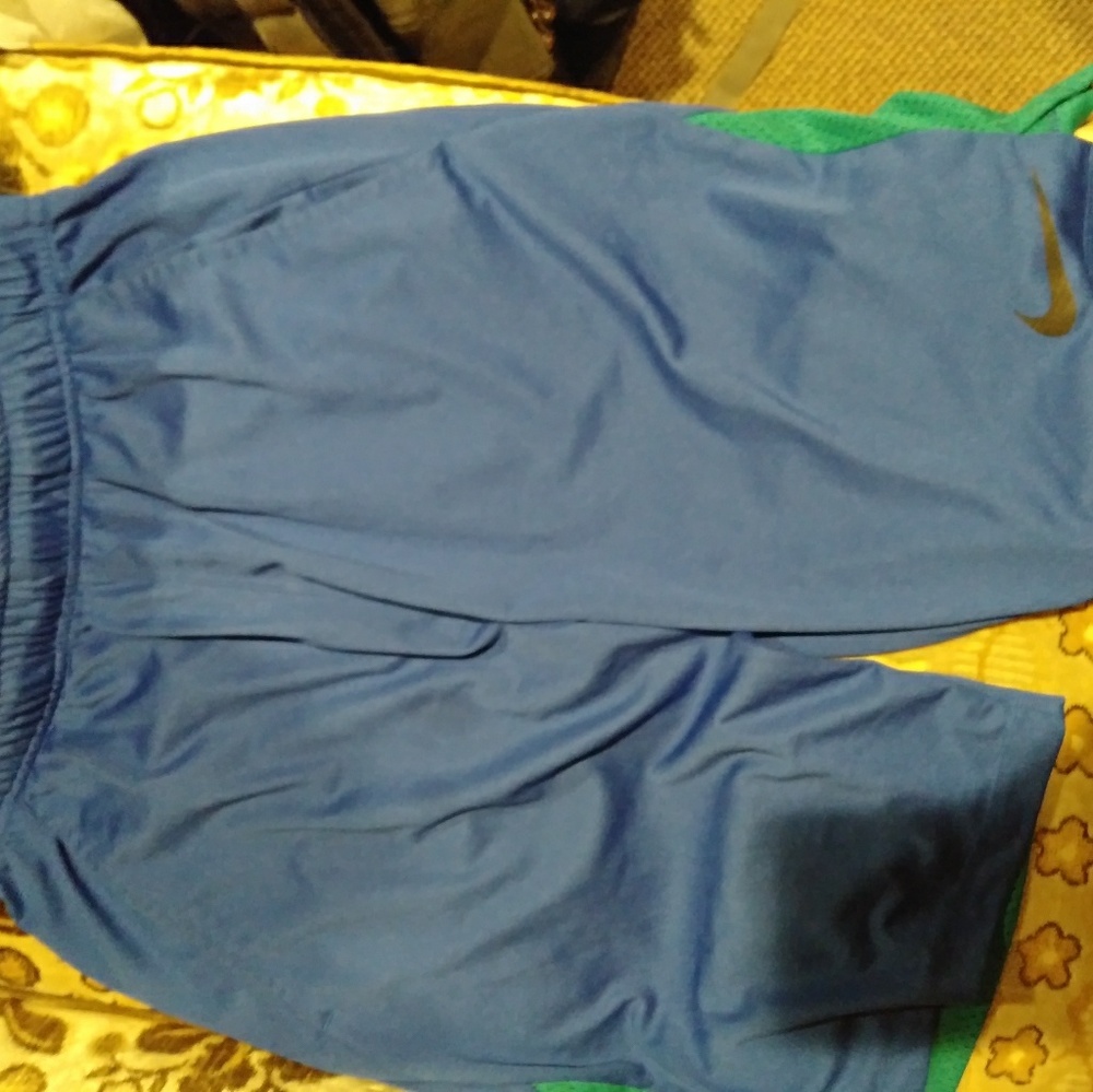 Nike mens dry fit basketball shorts size M